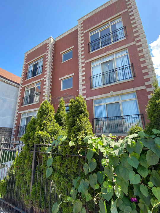 3607 W Belmont Ave, Unit 3W in Chicago, IL - Building Photo