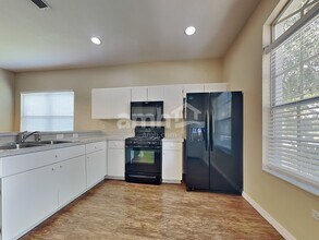 7044 Monarch Park Dr in Apollo Beach, FL - Foto de edificio - Building Photo