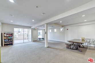 360 W Avenue 26, Unit 418 in Los Angeles, CA - Building Photo - Building Photo