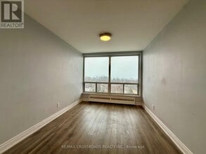 363 Lakeshore Rd E in Mississauga, ON - Building Photo - Building Photo