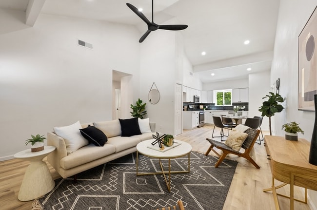 8237 Cabin Springs Ave in Las Vegas, NV - Building Photo - Building Photo