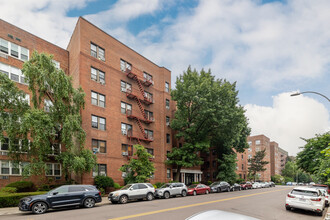 10010 67th Rd in Forest Hills, NY - Foto de edificio - Building Photo