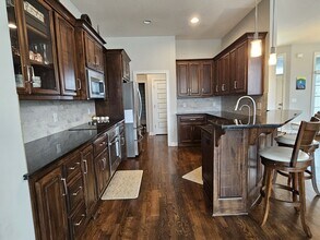 7912 W 166th Pl in Overland Park, KS - Building Photo - Building Photo