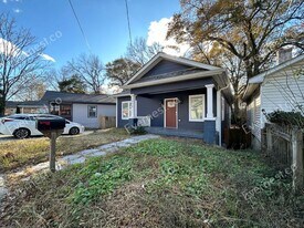 998 Mayson Turner Rd NW in Atlanta, GA - Building Photo