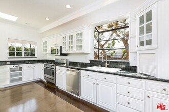 252 Hampton Dr in Los Angeles, CA - Building Photo - Building Photo