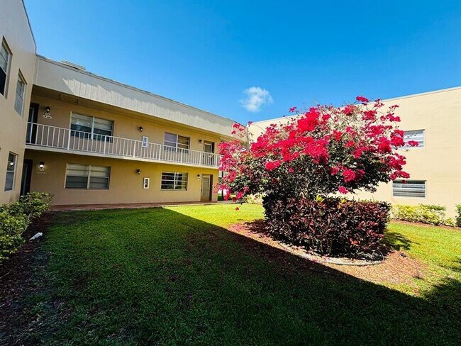 831 Normandy R in Delray Beach, FL - Building Photo - Building Photo