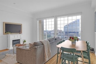 3225 Turtle Creek Blvd, Unit 1042 in Dallas, TX - Building Photo - Building Photo