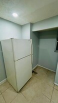 8060 N Colony Cir in Tamarac, FL - Building Photo - Building Photo