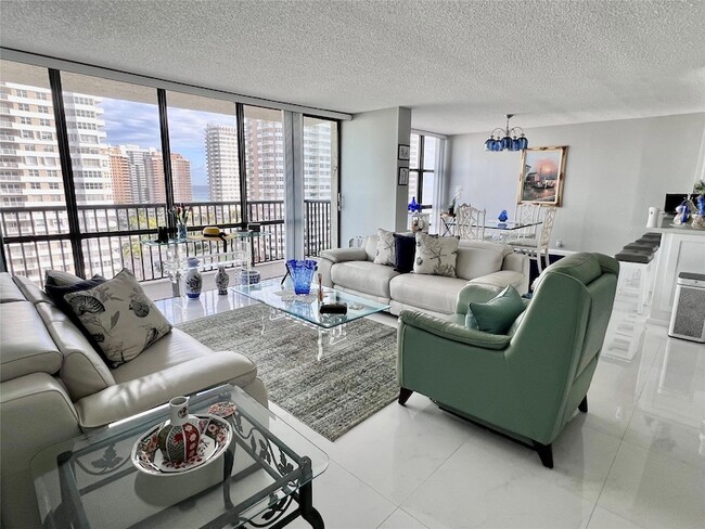 2049 S Ocean Dr, Unit 1108 in Hallandale Beach, FL - Foto de edificio - Building Photo
