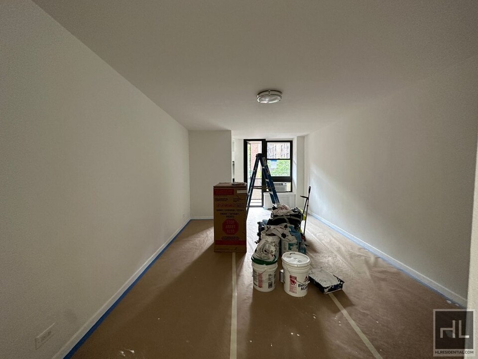 EAST 35 STREET in New York, NY - Building Photo