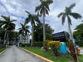 492 NW 165th St in Miami, FL - Building Photo