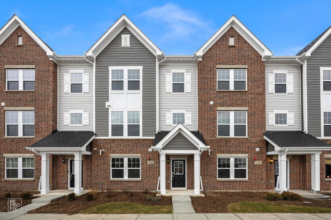 194 Yorktown Ct in Libertyville, IL - Building Photo