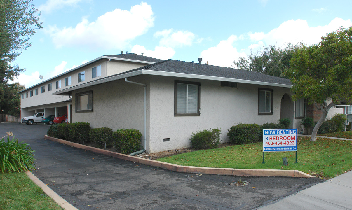 3275 Brookdale Dr in Santa Clara, CA - Foto de edificio