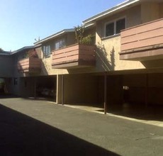 791 Chestnut St in San Carlos, CA - Building Photo - Building Photo