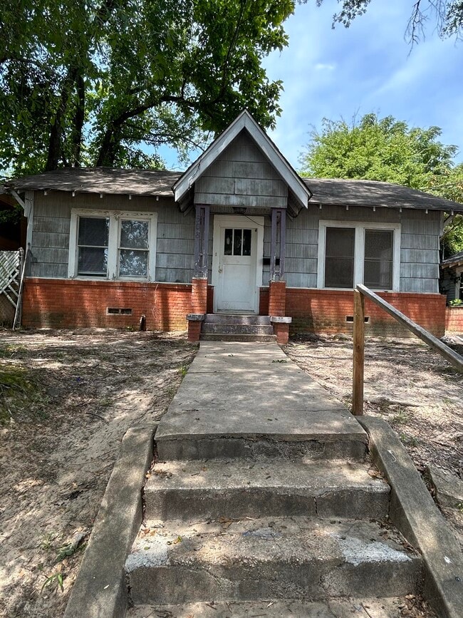 508 W Elk St