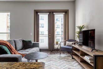 3201 Esperanza Crossing in Austin, TX - Building Photo - Building Photo