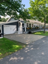 8 Pine Tree Ave in Saco, ME - Building Photo