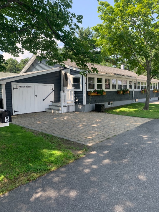 8 Pine Tree Ave in Saco, ME - Building Photo