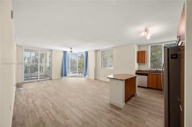 510 NW 84th Ave in Plantation, FL - Foto de edificio - Building Photo