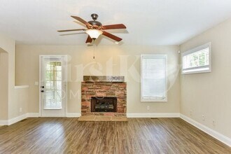758 Cavalier Dr in Clarksville, TN - Building Photo - Building Photo