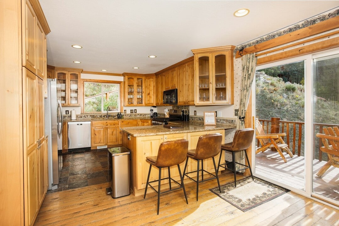 390 Matterhorn Dr in Park City, UT - Building Photo