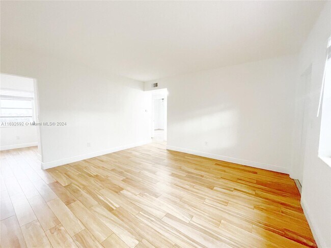 210 NW 46th Ave-Unit -210 in Miami, FL - Foto de edificio - Building Photo