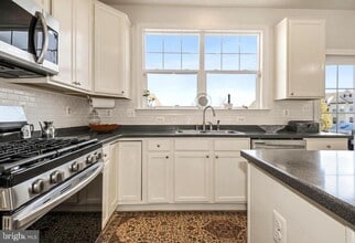 8116 Rainwater Cir in Manassas, VA - Building Photo - Building Photo