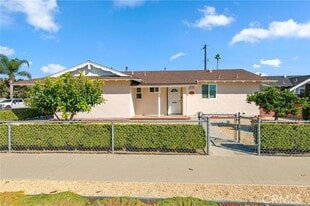 641 N Milford Rd in Orange, CA - Building Photo