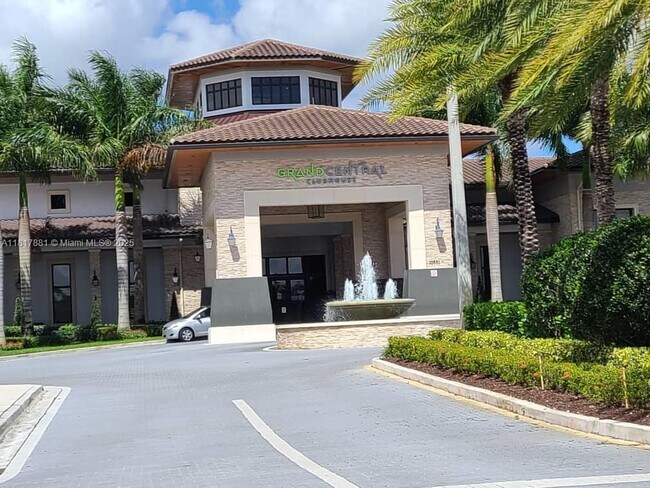 8960 NW 97th Ave in Doral, FL - Building Photo - Building Photo
