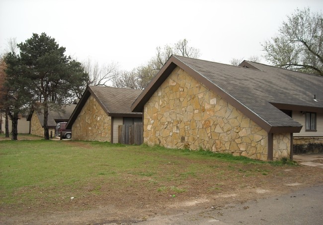 3037 N Jackson Ave in Wichita, KS - Building Photo - Building Photo