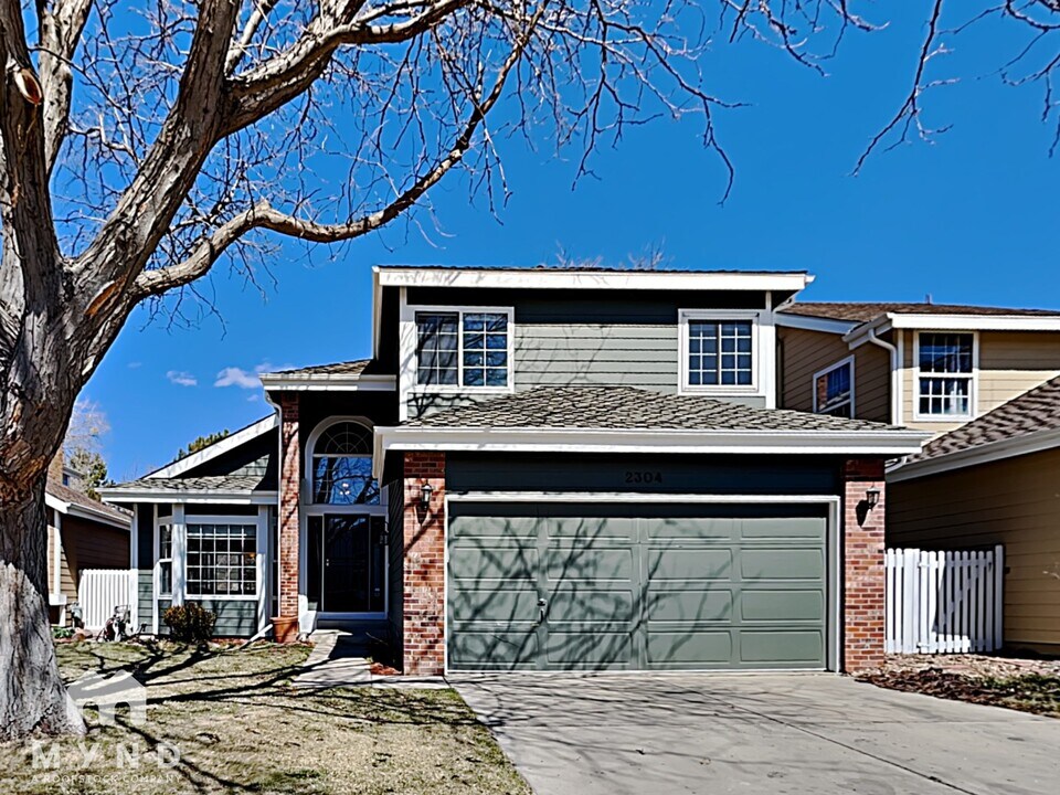 2304 S Gray Dr in Lakewood, CO - Foto de edificio