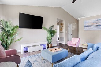 9791 Stonewall Ln in Avon, IN - Foto de edificio - Building Photo