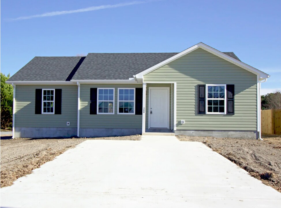 209 Compass Dr in Elizabeth City, NC - Building Photo