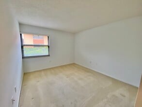 1516 Mainsail Dr in Naples, FL - Building Photo - Building Photo