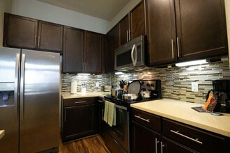 770 N Eldridge Pkwy in Houston, TX - Building Photo - Building Photo
