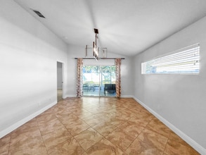 12514 Sophiamarie Loop in Orlando, FL - Foto de edificio - Building Photo