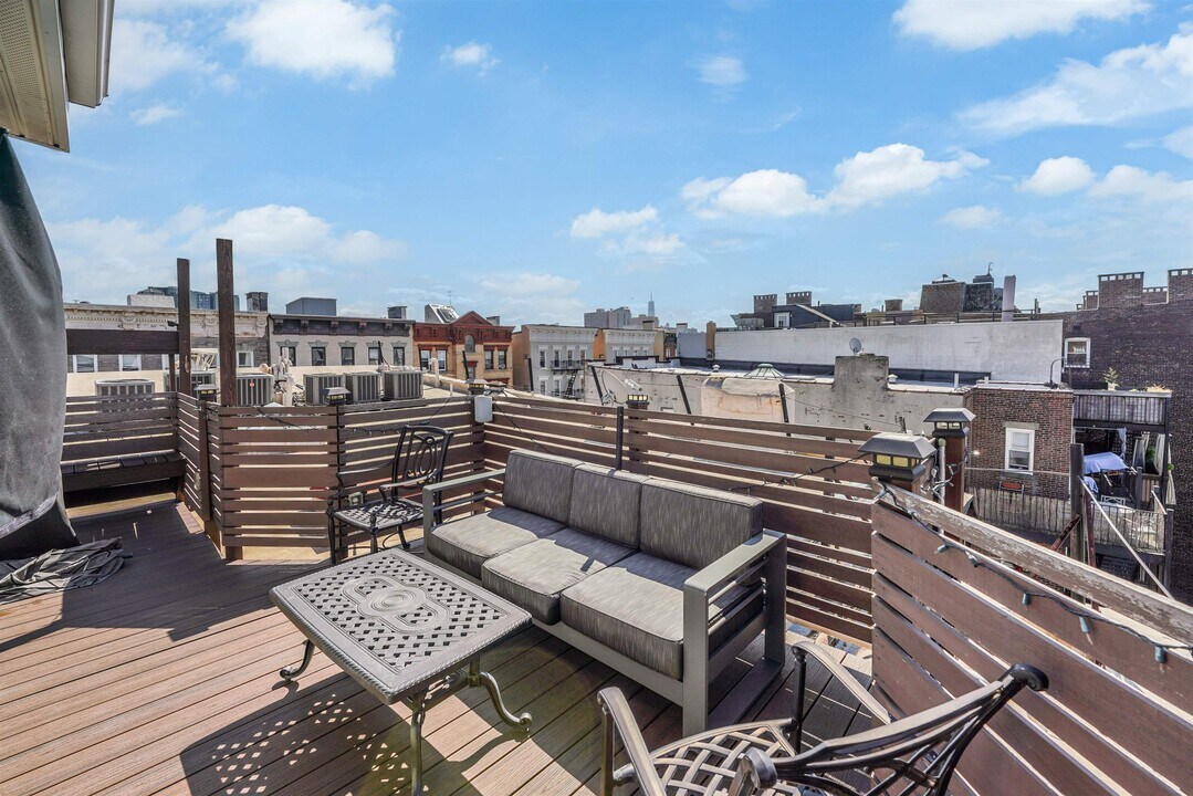 728 Willow Ave in Hoboken, NJ - Building Photo