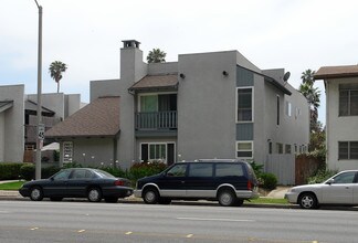 2661-2667 Harbor Blvd in Ventura, CA - Foto de edificio - Building Photo