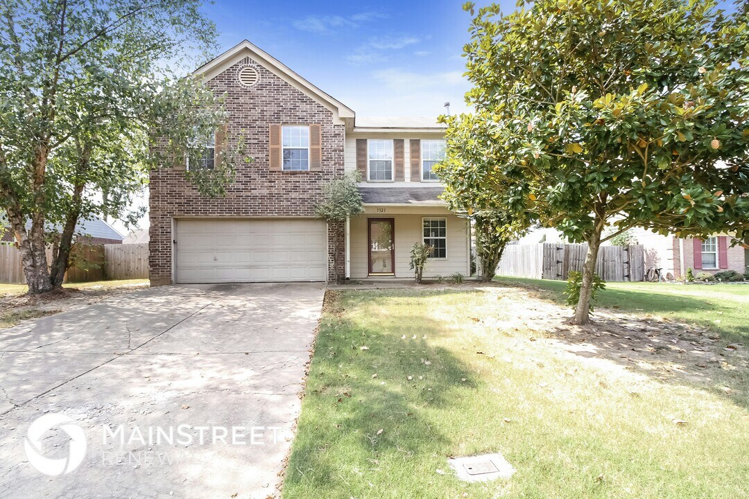 7327 Fox Creek Dr in Olive Branch, MS - Foto de edificio