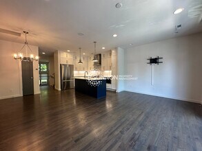 472 E 33rd St in Charlotte, NC - Building Photo - Building Photo