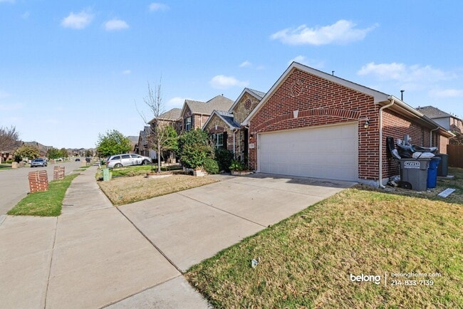 741 Sundrop Dr in Little Elm, TX - Foto de edificio - Building Photo