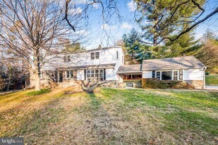 901 Academy Ln in Bryn Mawr, PA - Building Photo