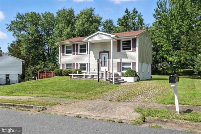 13008 Kimbrough Ln in Woodbridge, VA - Foto de edificio - Building Photo