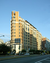 400 Massachusetts Ave NW in Washington, DC - Building Photo - Building Photo