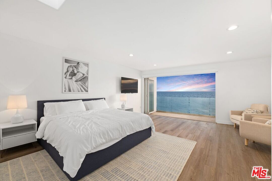 20462 Pacific Coast Hwy in Malibu, CA - Building Photo