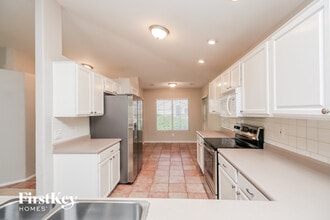 701 E Cantebria Dr in Gilbert, AZ - Foto de edificio - Building Photo