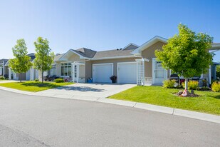 Sunvale Place Villas in High River, AB - Building Photo