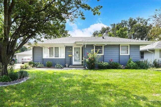 7512 Wilden Dr in Urbandale, IA - Building Photo - Building Photo