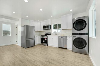 22567 Leadwell St in Los Angeles, CA - Building Photo - Building Photo