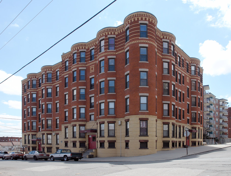 Hampshire Pine II Apartments in Holyoke, MA - Foto de edificio